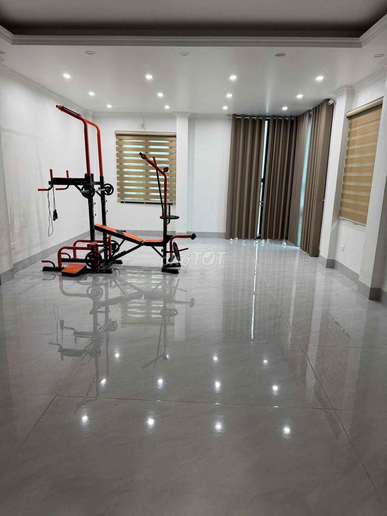 Nice elevator house. 60 meters2, 7 T. 35 million.