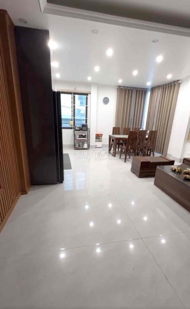 Nice elevator house. 60 meters2, 7 T. 35 million.