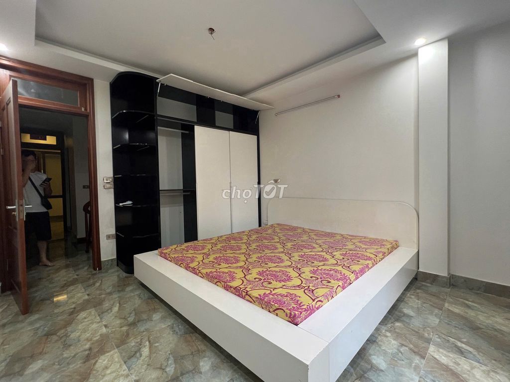 Rent the Lk Ngô Thì Nhậm area 50 m2 5 floors full of things cost 20 million a month.