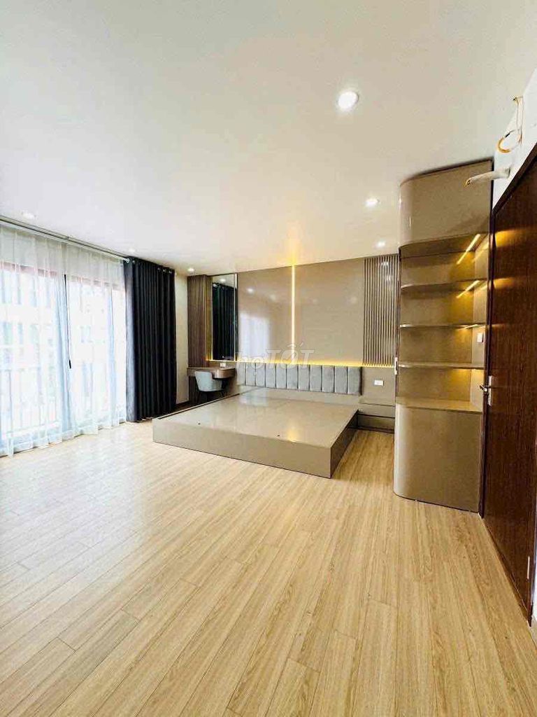 Rent three bedrooms. 11 million Xuân Phương.
