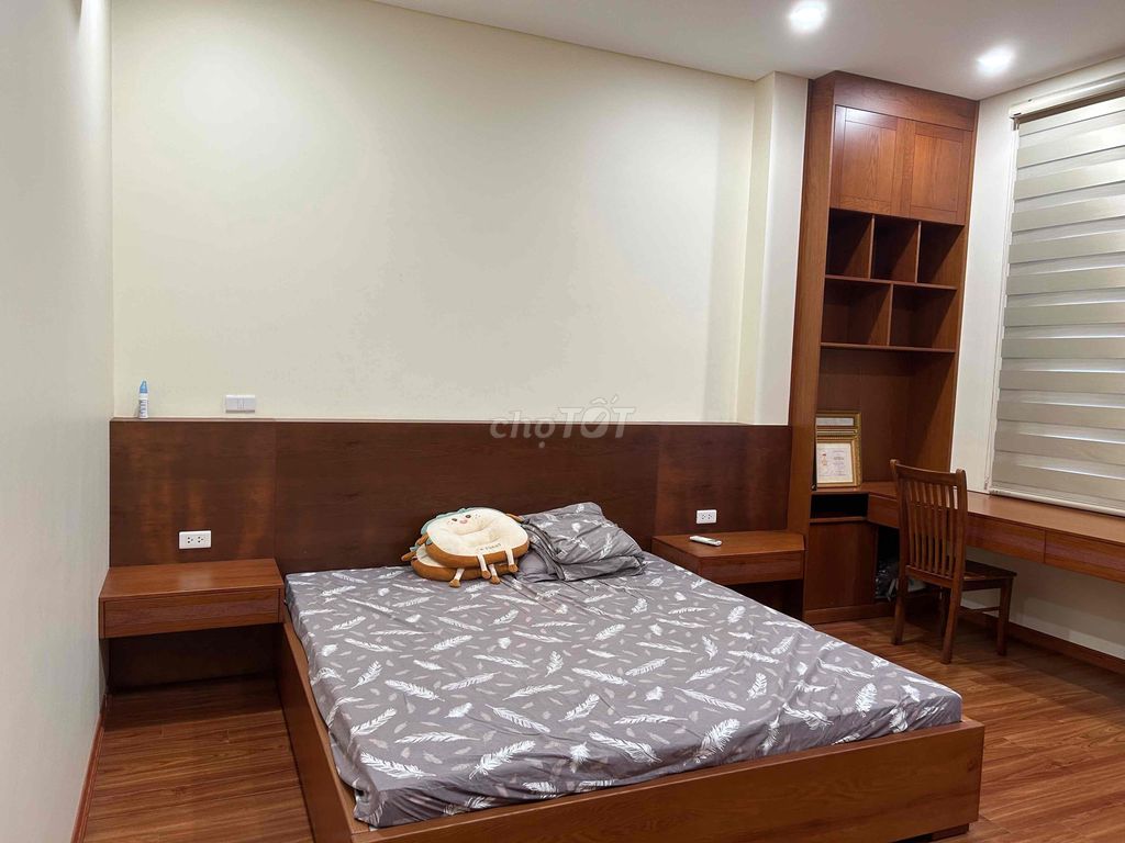 Rent a high-end apartment, free parking car, no service charge-- Cầu Giấy