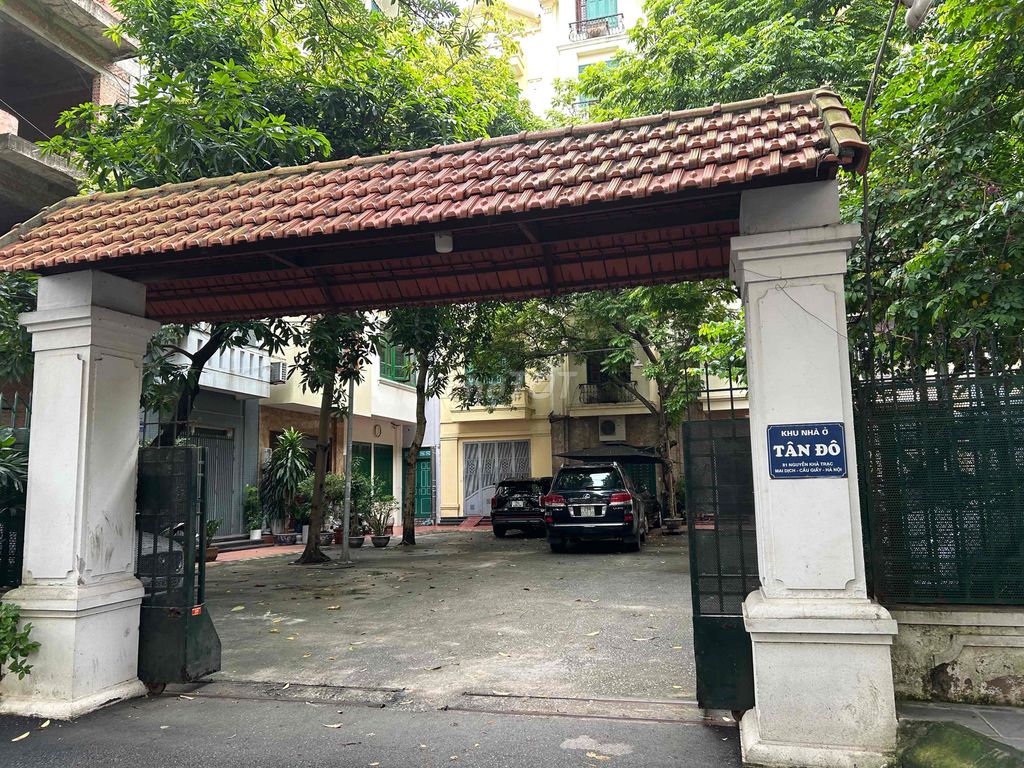 Rent a high-end apartment, free parking car, no service charge-- Cầu Giấy