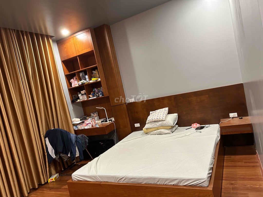 Rent a high-end apartment, free parking car, no service charge-- Cầu Giấy
