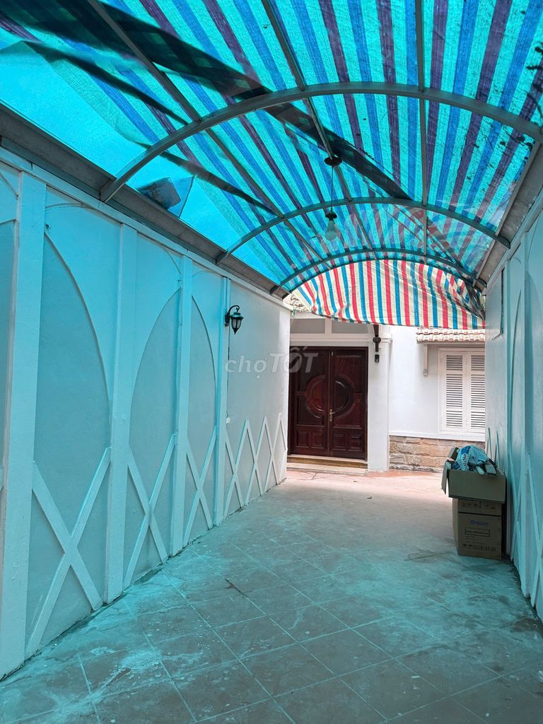 Rent a super rare villa at the center of Ba Đình-Leten Liễu Giai.