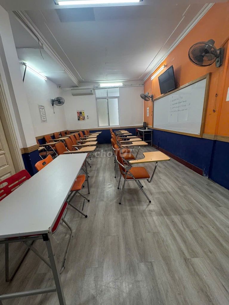 Rent a corner hall Láng Hạ - martial arts pass - Car avoids each other