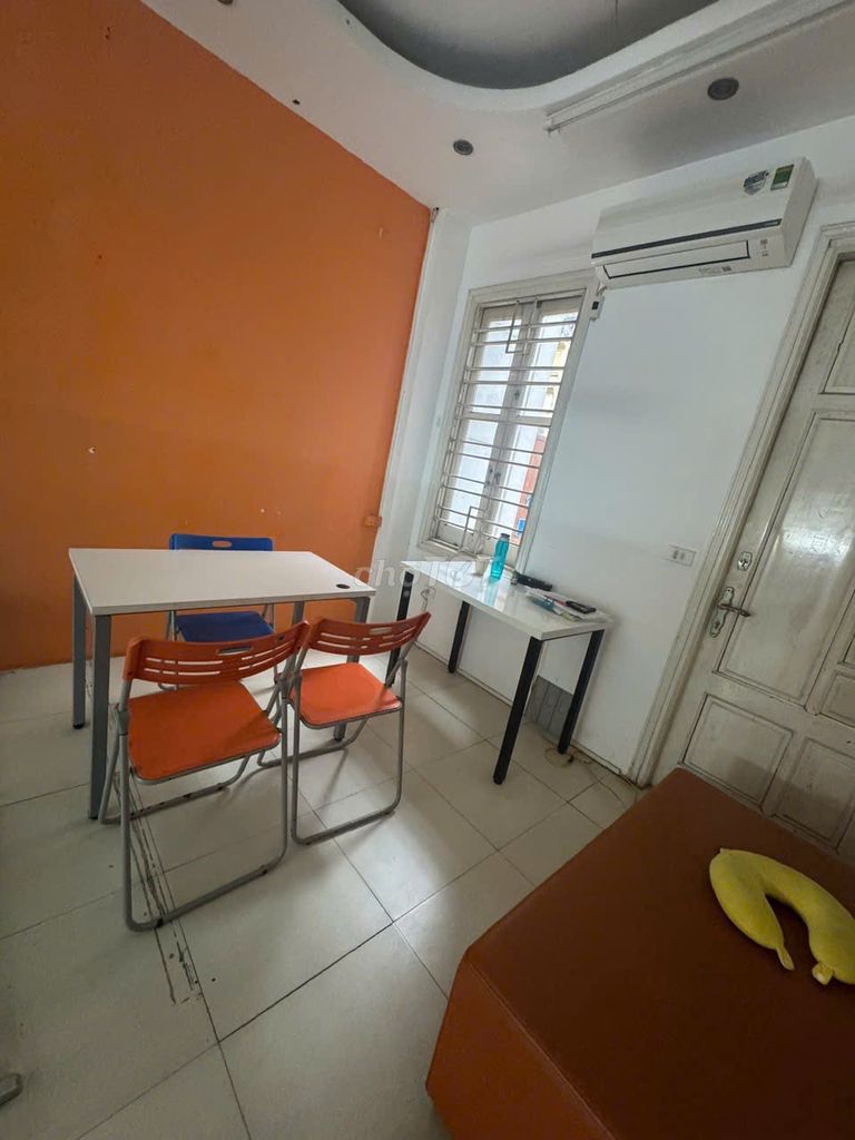 Rent a corner hall Láng Hạ - martial arts pass - Car avoids each other