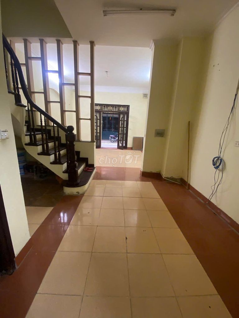 Rent the alley 68 Trung Kính, area 65 m2 x 4 floors per floor 2 p + 1 toilet