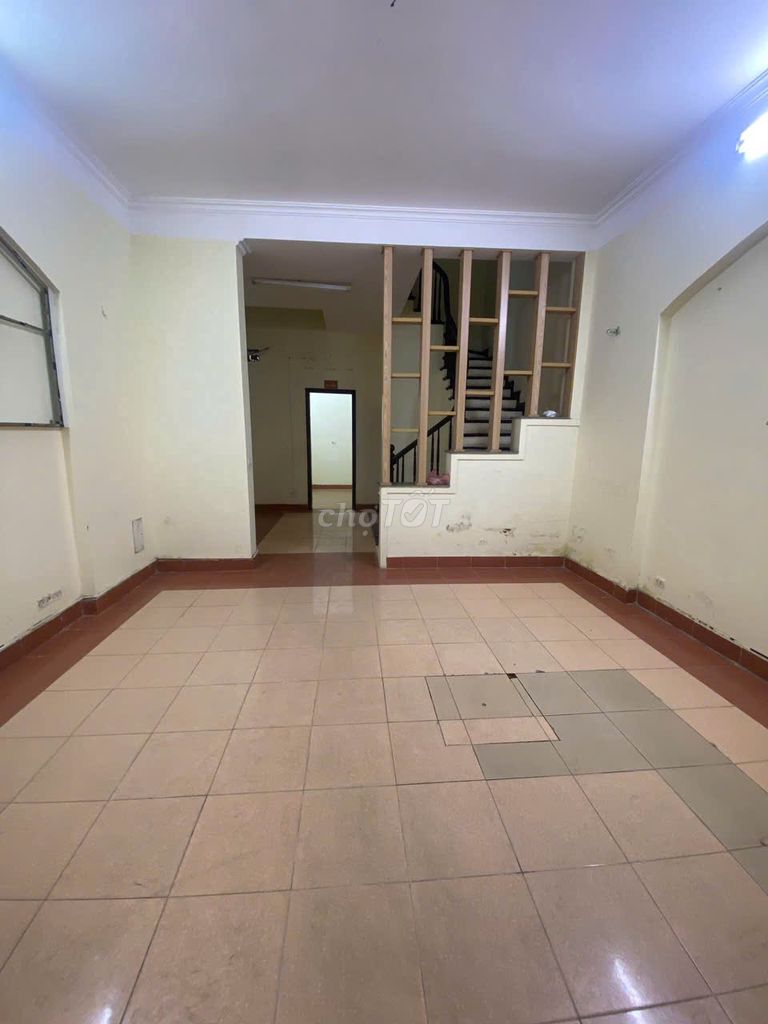 Rent the alley 68 Trung Kính, area 65 m2 x 4 floors per floor 2 p + 1 toilet