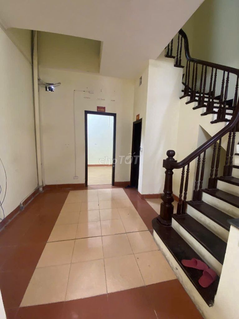 Rent the alley 68 Trung Kính, area 65 m2 x 4 floors per floor 2 p + 1 toilet
