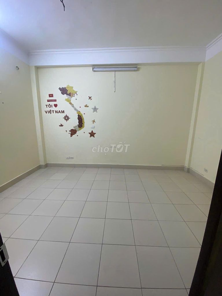 Rent the alley 68 Trung Kính, area 65 m2 x 4 floors per floor 2 p + 1 toilet