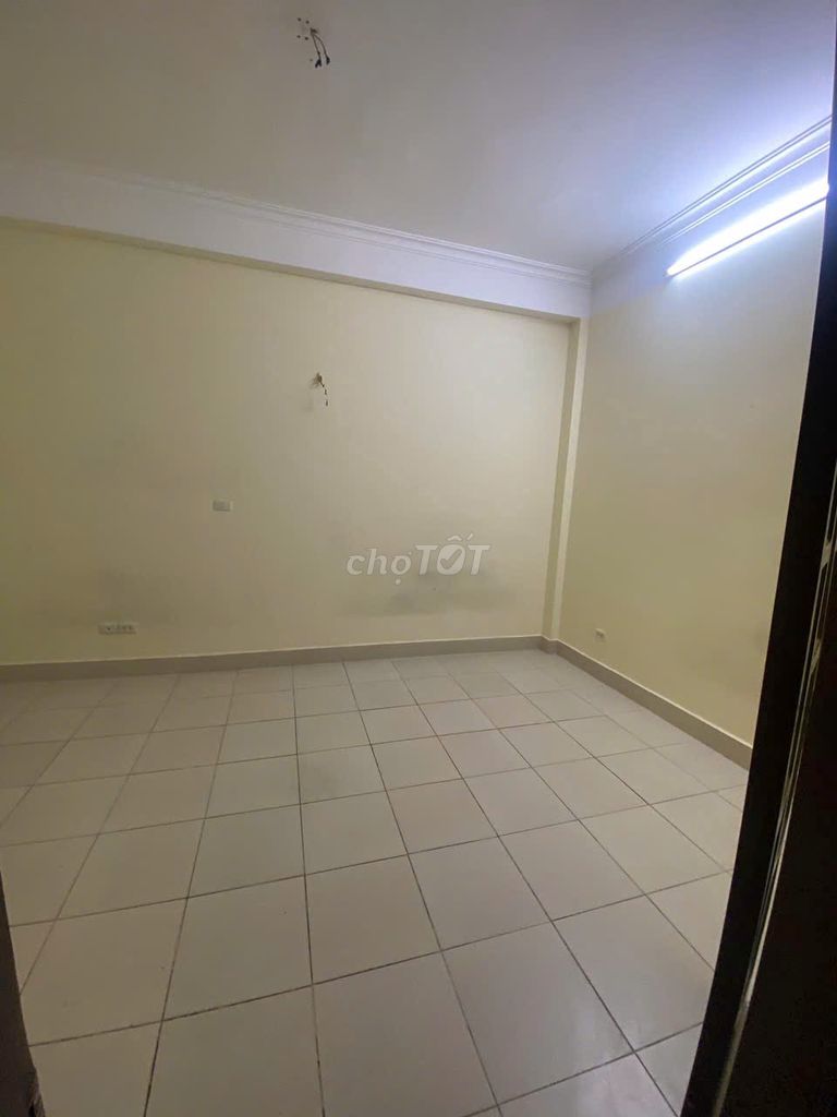 Rent the alley 68 Trung Kính, area 65 m2 x 4 floors per floor 2 p + 1 toilet
