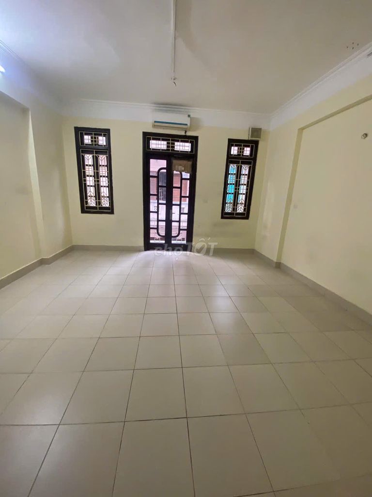 Rent the alley 68 Trung Kính, area 65 m2 x 4 floors per floor 2 p + 1 toilet