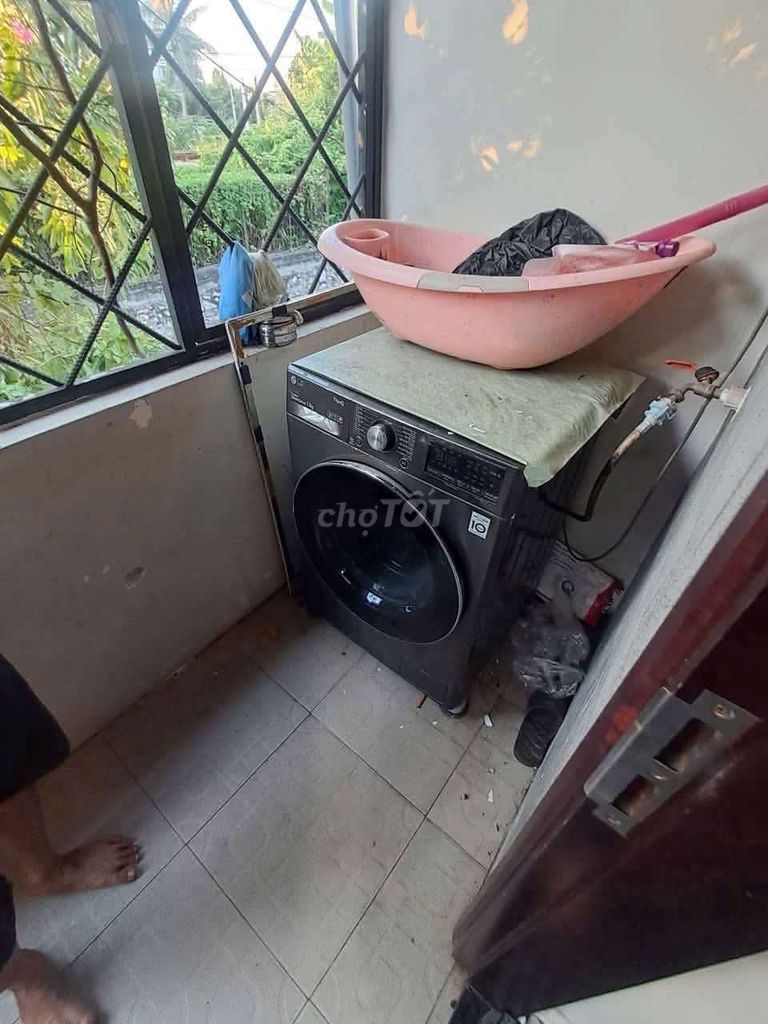 Ngô Gia Tự-- nice two bedrooms, two toilets-- parked day and night-- 7 million a month!