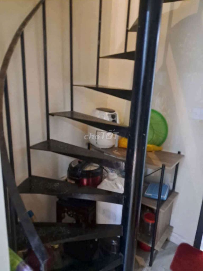 Ngô Gia Tự-- nice two bedrooms, two toilets-- parked day and night-- 7 million a month!