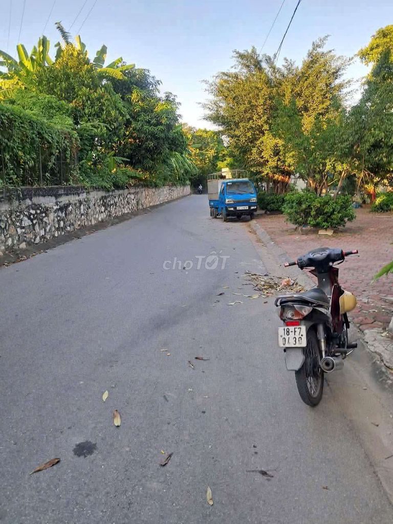 Ngô Gia Tự-- nice two bedrooms, two toilets-- parked day and night-- 7 million a month!