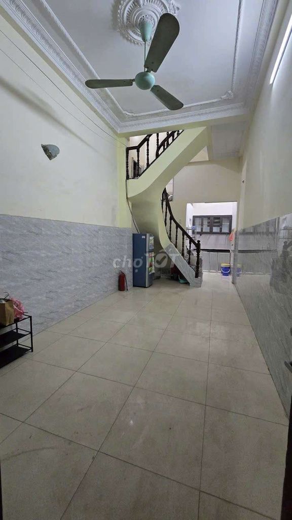 Rent a four-story, 12.5 million-month-old Đống Đa-prisoning house.