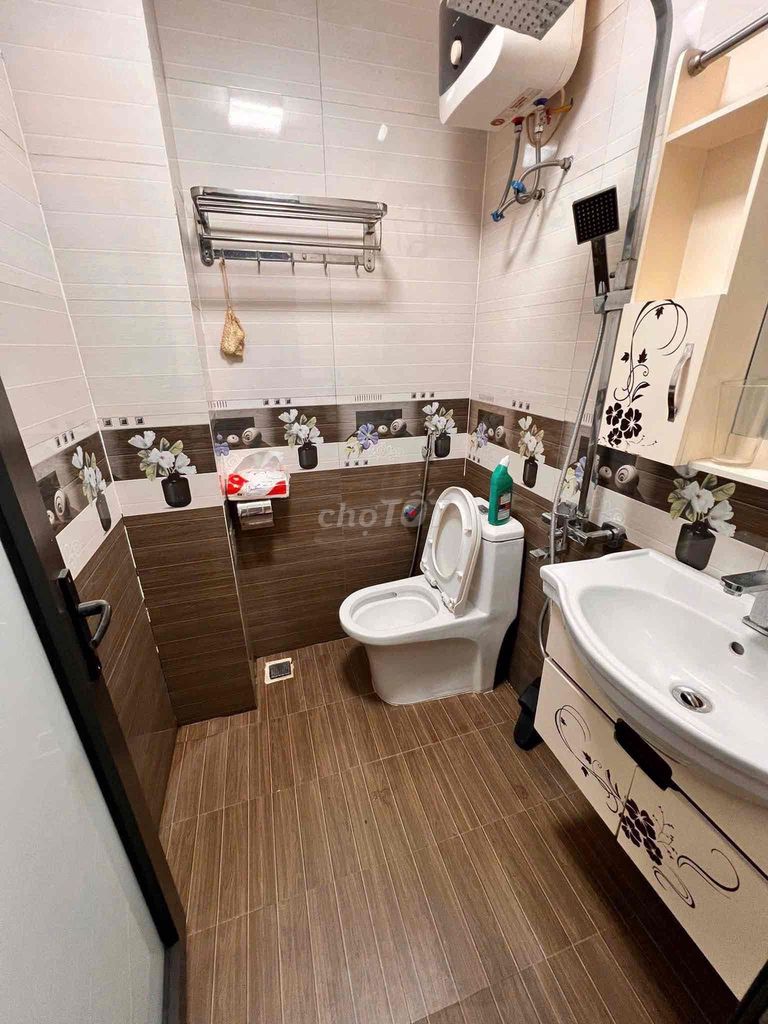 Rent Quan Nhân three bedrooms full of furniture near a lot of 15 million universities.
