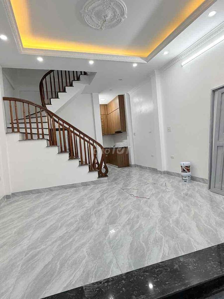 Five floors to the new house, 12.5 million a month with a suitcase.