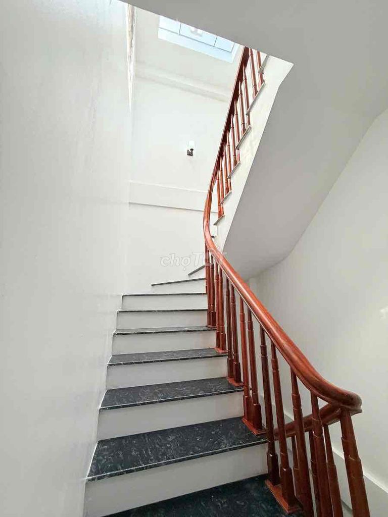 Five floors to the new house, 12.5 million a month with a suitcase.