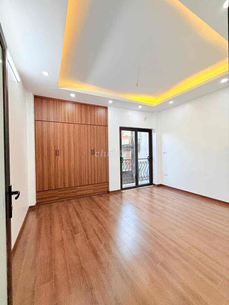 Five floors to the new house, 12.5 million a month with a suitcase.