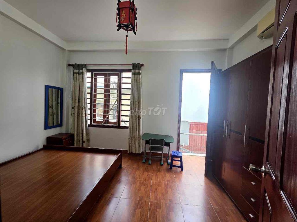 Rent Việt Hưng, 40 meters2, 330 bedrooms, parking car, full interior