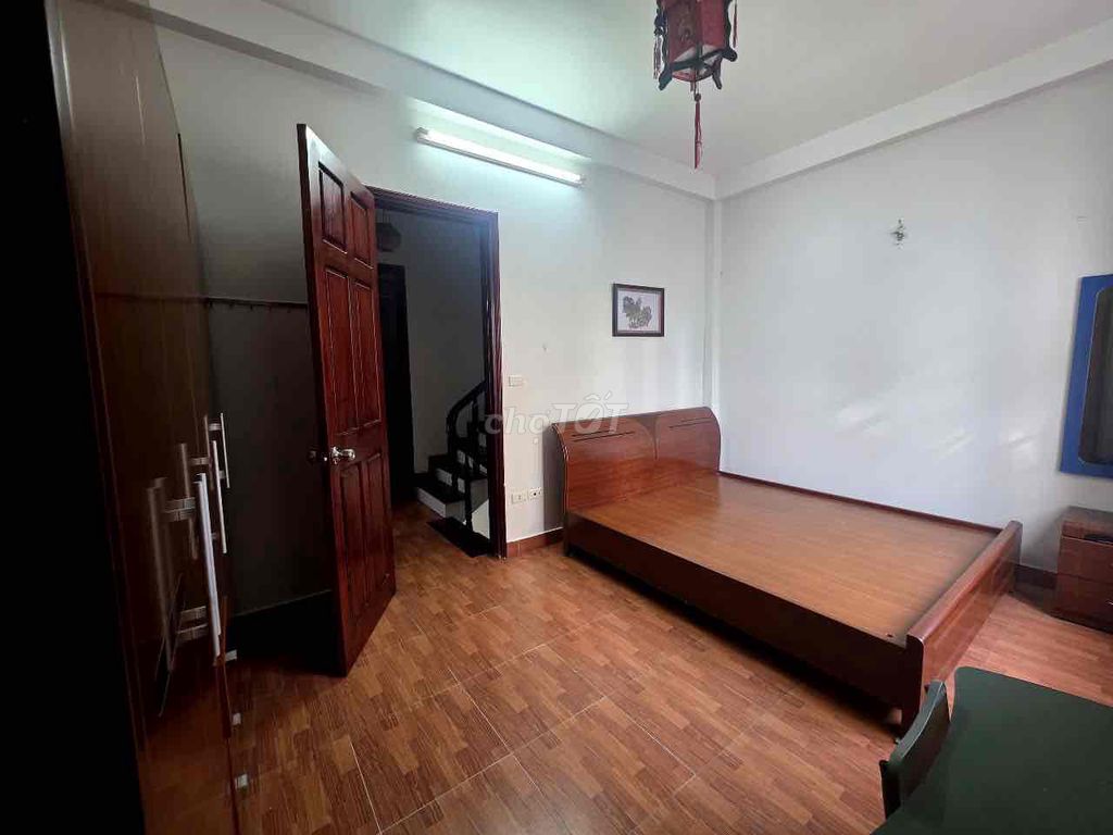 Rent Việt Hưng, 40 meters2, 330 bedrooms, parking car, full interior