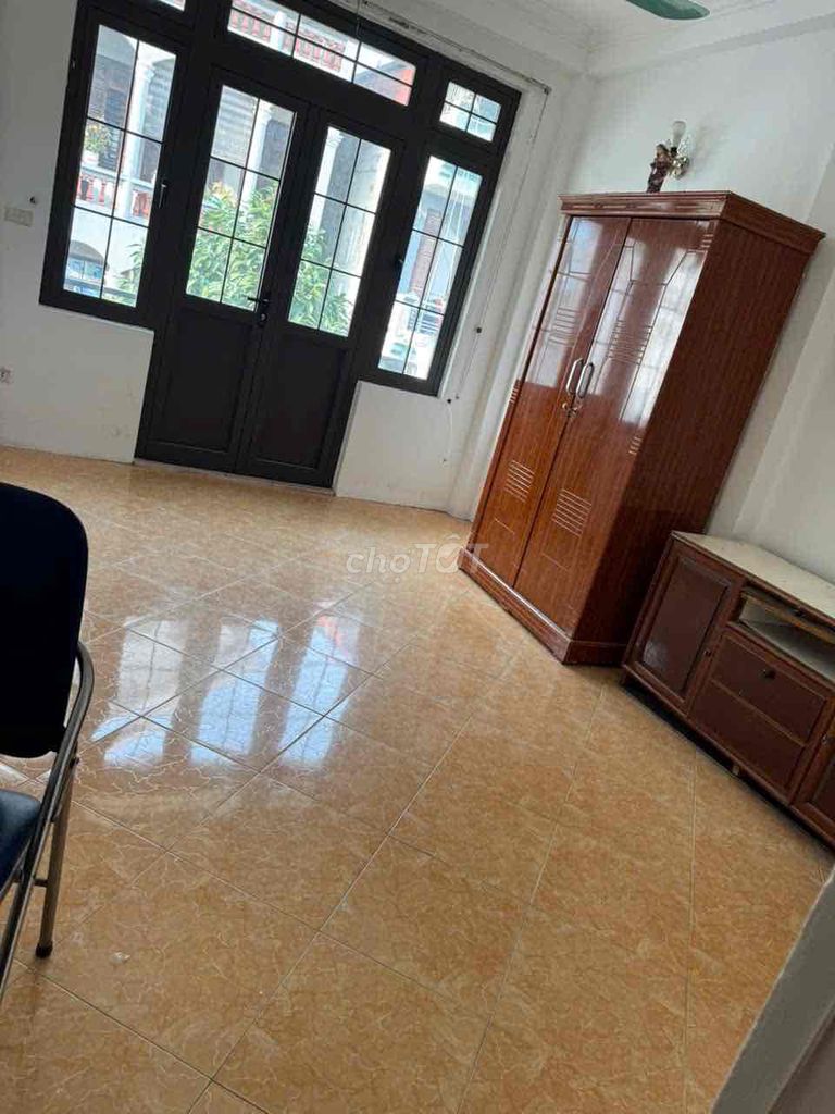 Rent a large area of Ngọc Lâm, 92 M2, 6 bedrooms.
