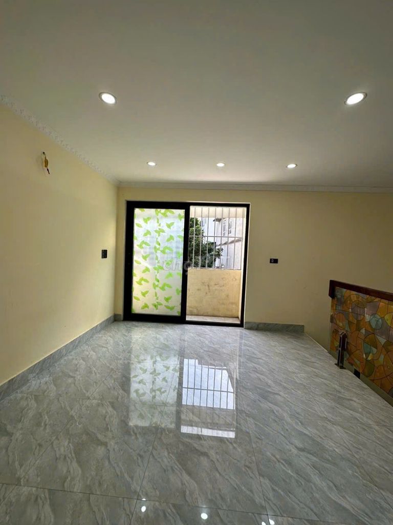 Rent ngõ 87 yên lộ. Next to the music park and the University of Hankika.