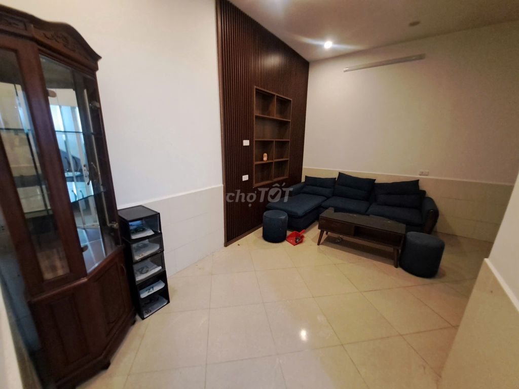 Rent a three-story apartment full of two bedrooms in Hoàng Cầu.