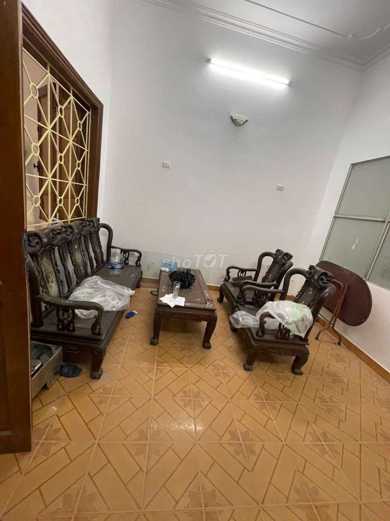 Rent your own house. 89 lạc long quân.40 m.2 x 3rd floor bedroom only 11 million