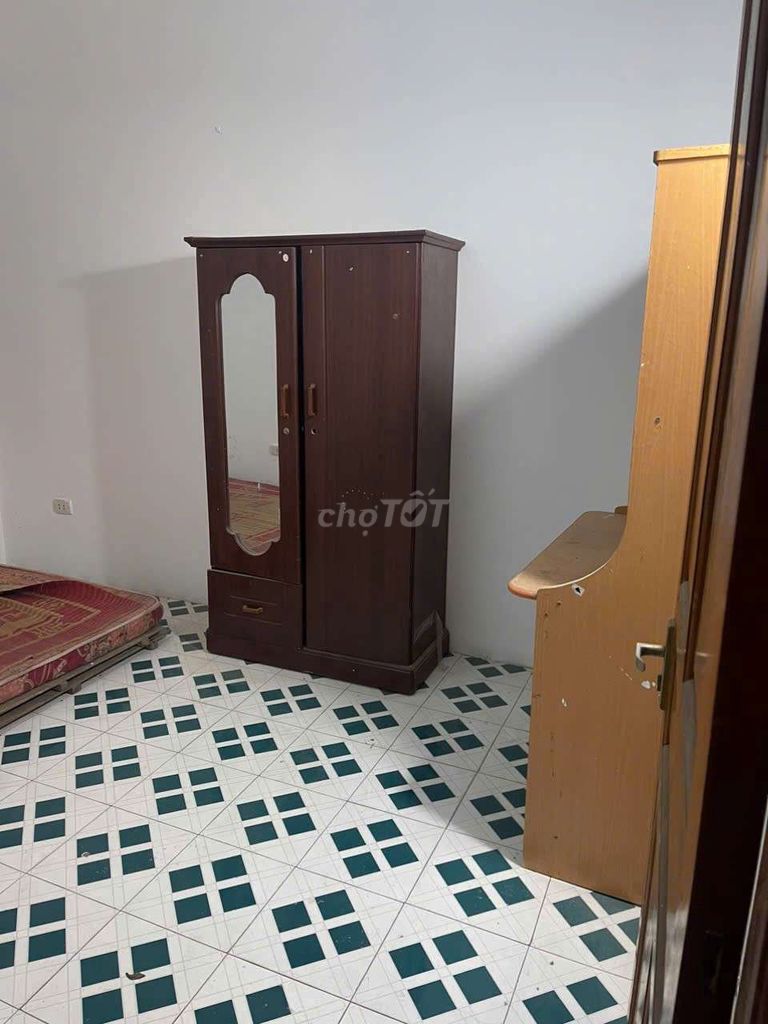 Rent your own house. 89 lạc long quân.40 m.2 x 3rd floor bedroom only 11 million