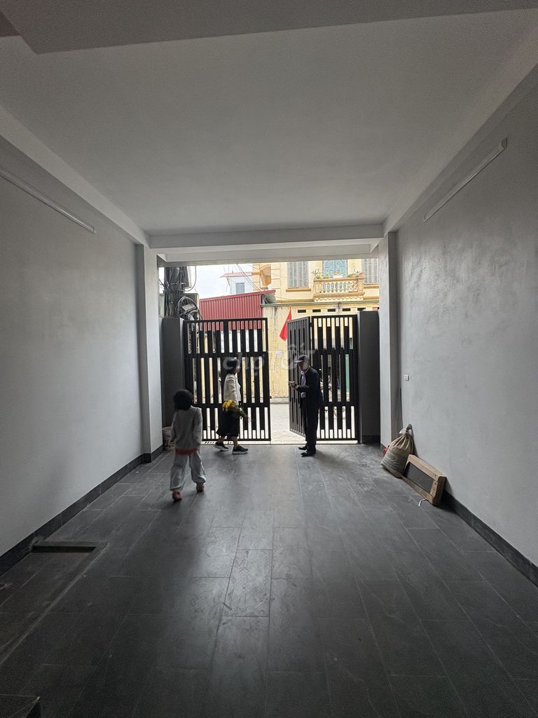 Rent Bát Khối, lb 70 m2 x 3 floors, 4 sleeps, 4 toilets, garages, rooftops