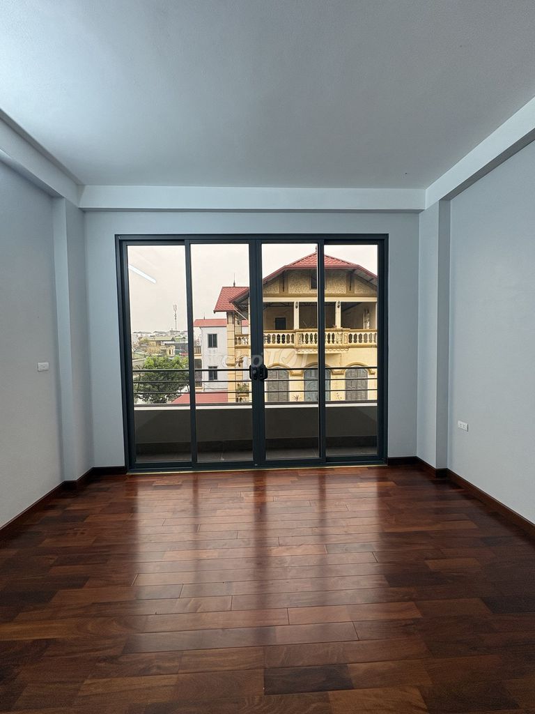 Rent Bát Khối, lb 70 m2 x 3 floors, 4 sleeps, 4 toilets, garages, rooftops