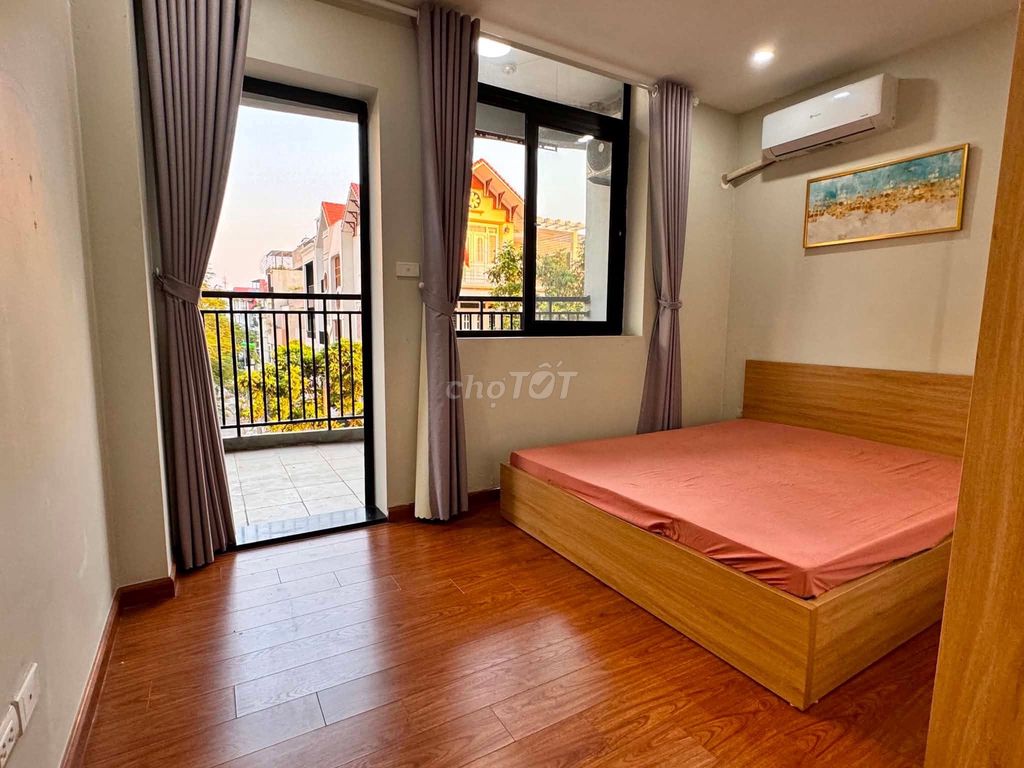 Rent Sài Đồng-80 meters, x 3 floors, sidewalk, business. The price of 1.6 million.