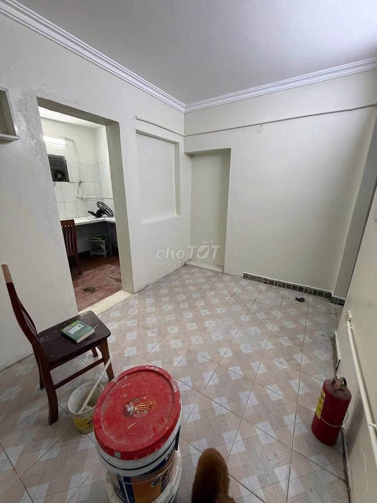Bồ Đề renter, close to the British Heart - two bedrooms. Six million.