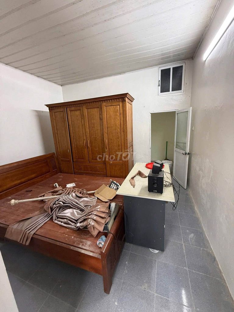 Bồ Đề renter, close to the British Heart - two bedrooms. Six million.