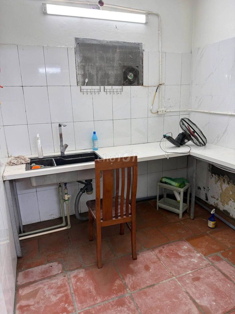 Bồ Đề renter, close to the British Heart - two bedrooms. Six million.