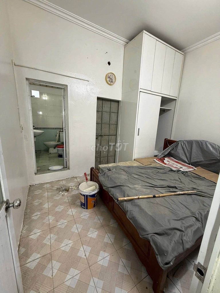 Bồ Đề renter, close to the British Heart - two bedrooms. Six million.
