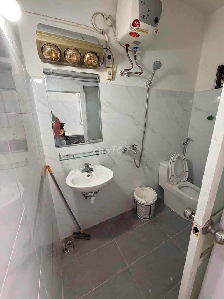 Bồ Đề renter, close to the British Heart - two bedrooms. Six million.