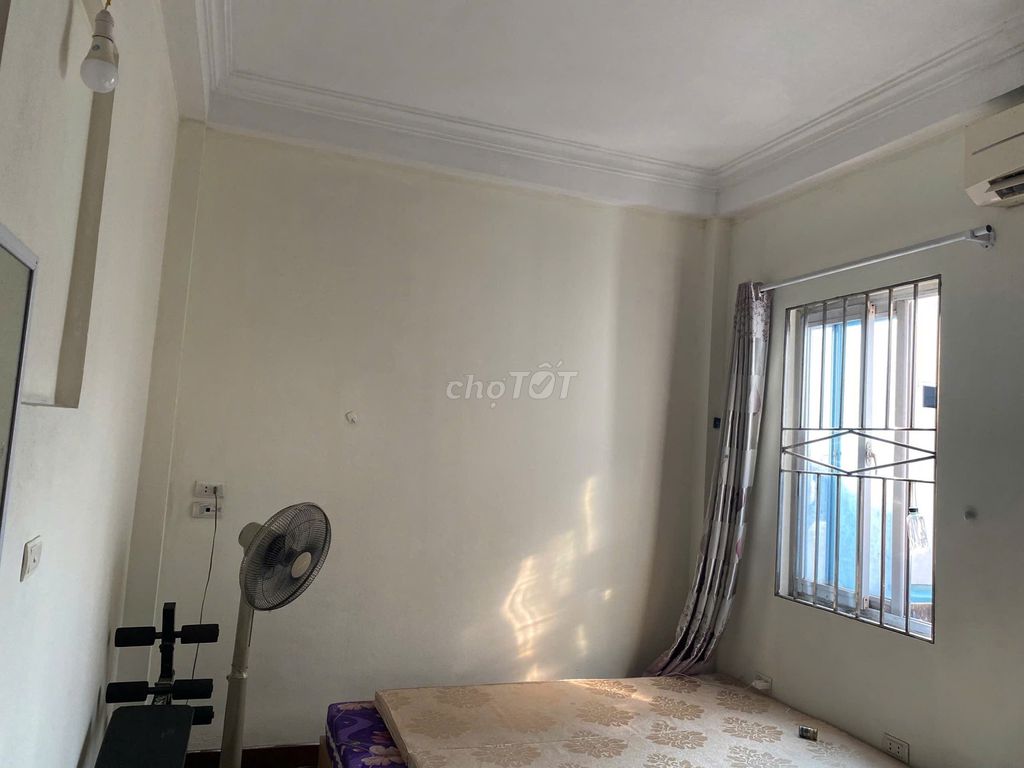 Private home 45 m2 x 3 stories, 3 N, Zq1