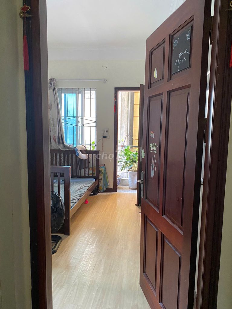 Private home 45 m2 x 3 stories, 3 N, Zq1