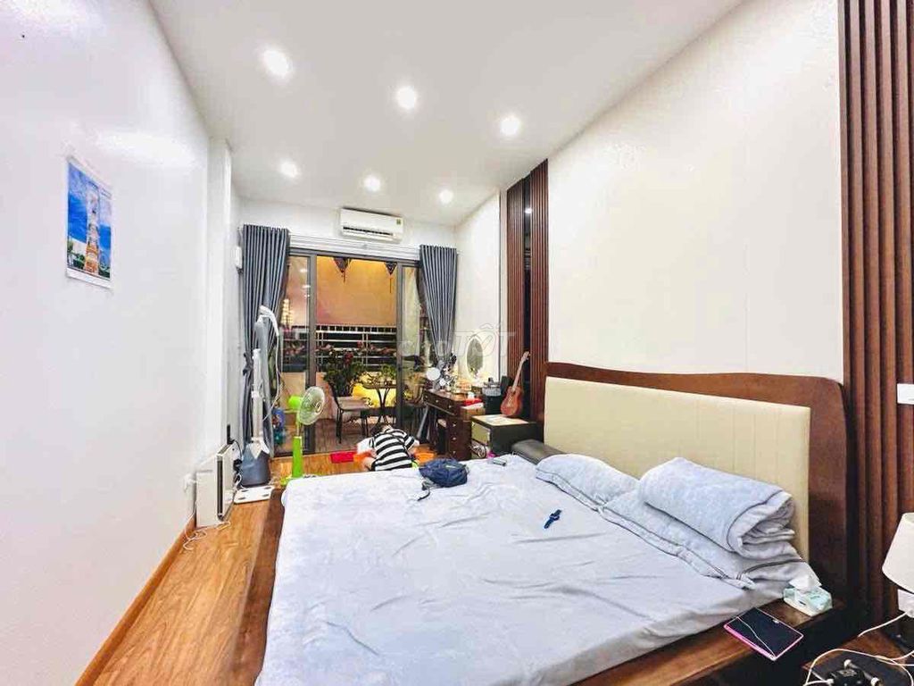 Rent Đội Cấn Ba Đình area 55M 5th floor bedroom full page 14 million