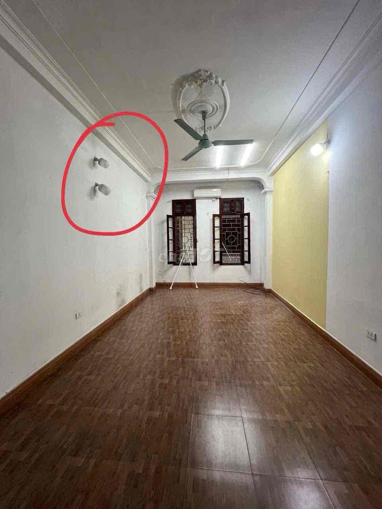It's the owner who rents the original Hoàng Văn Thái.