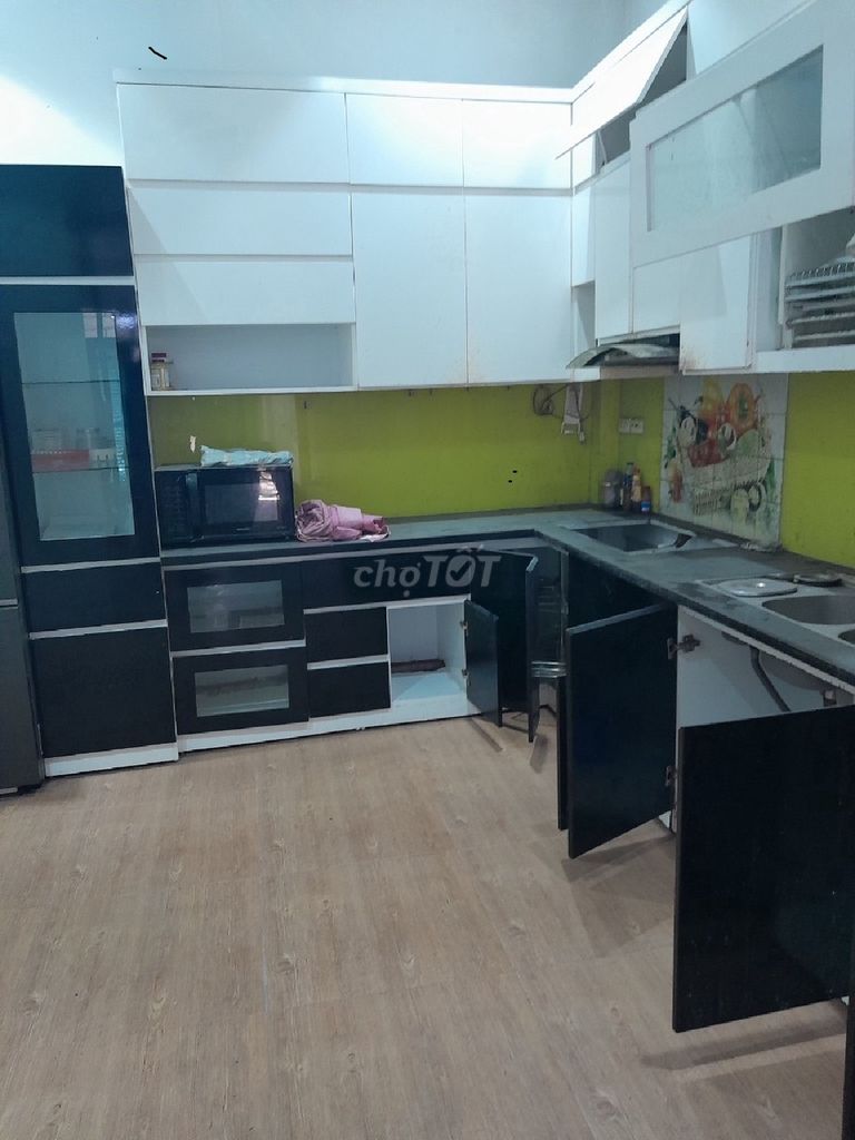 Rent a four-story 132th street on Cầu Giấy. He's got college, Nl, kitchen.