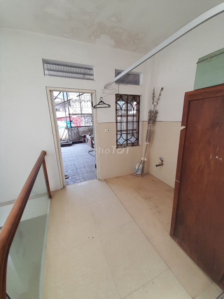 Rent a four-story 132th street on Cầu Giấy. He's got college, Nl, kitchen.