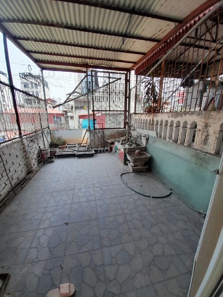 Rent a four-story 132th street on Cầu Giấy. He's got college, Nl, kitchen.