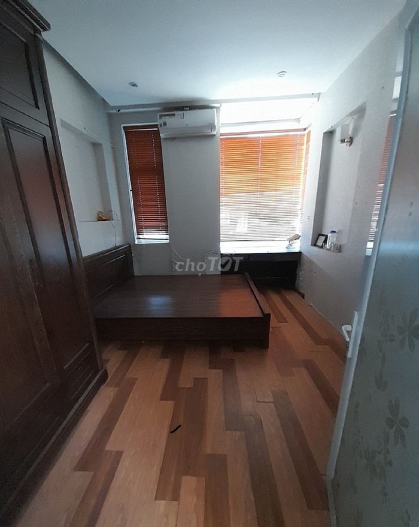Rent a four-story 132th street on Cầu Giấy. He's got college, Nl, kitchen.