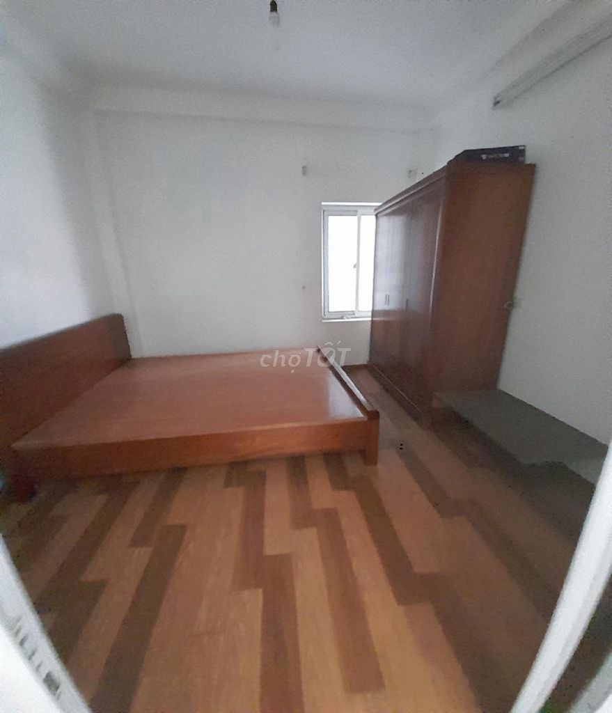 Rent a four-story 132th street on Cầu Giấy. He's got college, Nl, kitchen.