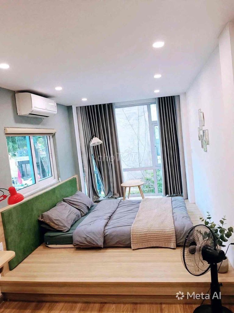 The old Nguyễn Du Hai Bà Trưng product is his own five-story private.