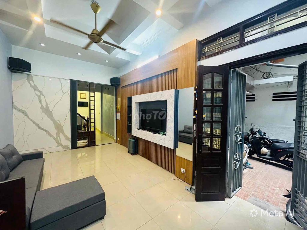 Three floors to his own house, 50 M2 full of four bedrooms right on the street of 15 million wages.